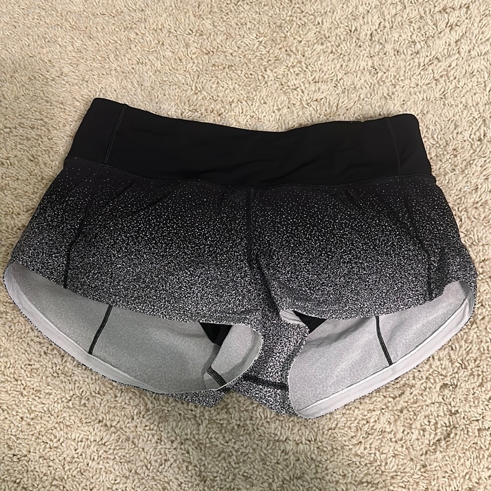 lululemon black and white speed up shorts 2.5 inch size 4
